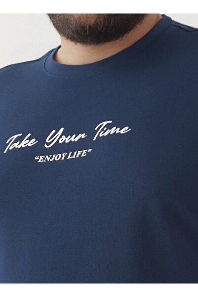 FAV Men Regular Fit Crew Neck Short Sleeves Slogan Print T-shirt