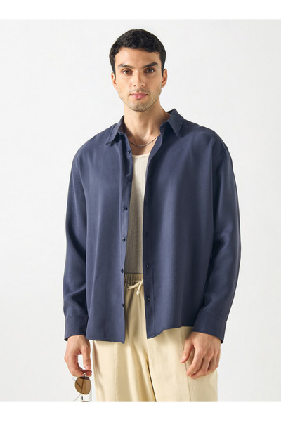 Iconic قميص بقصّة عادية مع ياقة وأكمام طويلة