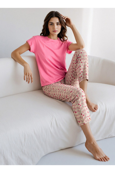 FAV تي شيرت برقبة مستديرة ومجموعة بيجامة مطبوعة