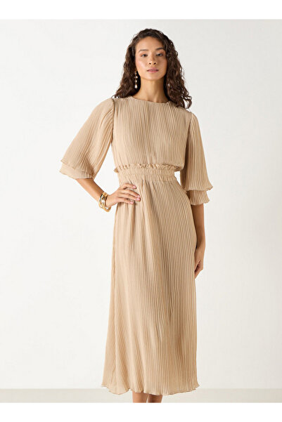 FAV فستان ميدي مطوي برقبة دائرية وأكمام قصيرة