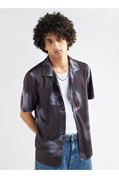 FAV قميص بياقة معسكر مطبوعة بالكامل وأكمام قصيرة