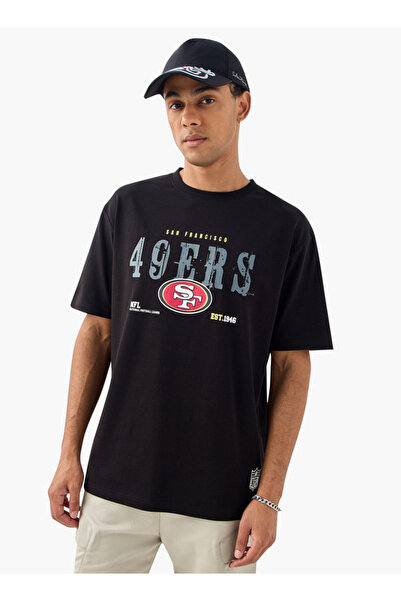 SP Characters تي شيرت NFL مطبوع برقبة دائرية وأكمام قصيرة