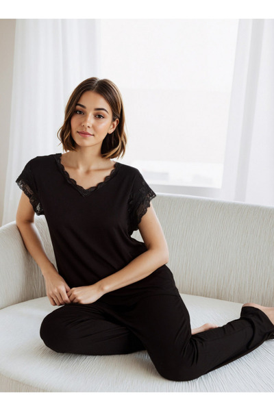 FAV طقم بيجامة مزين بالدانتيل