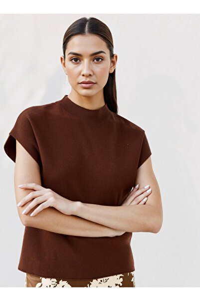 FAV بلوزة مضلعة برقبة عالية وأكمام طويلة