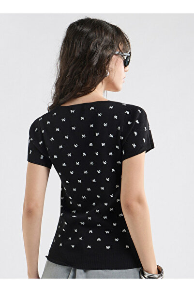 FAV Textured Square Neck T-shirt With Short Sleeves