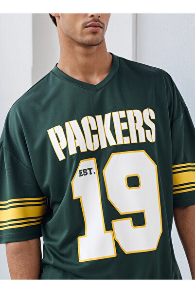 SP Characters Packers Print V-neck T-shirt with Short Sleeves