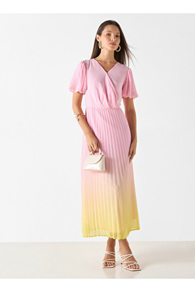 Iconic فستان أومبري بفتحة على شكل حرف V وأكمام منفوخة وتفاصيل مطوية