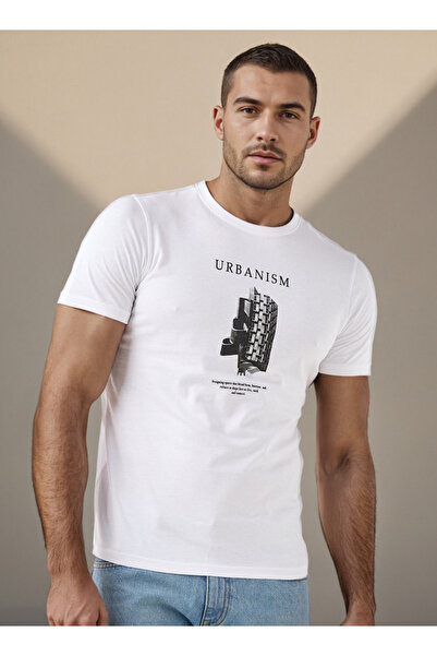 FAV تي شيرت بقصة Slim Fit وطبعة جرافيكية