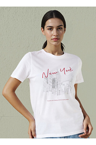 FAV تي شيرت قطني بقصّة عادية وطبعة نيويورك