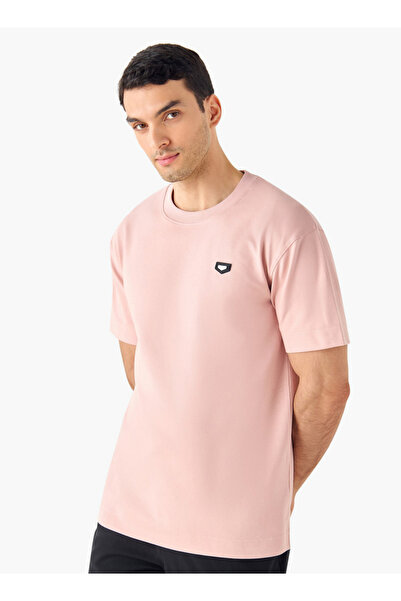 Iconic تي شيرت برقبة دائرية وأكمام قصيرة مع تفاصيل تطريز