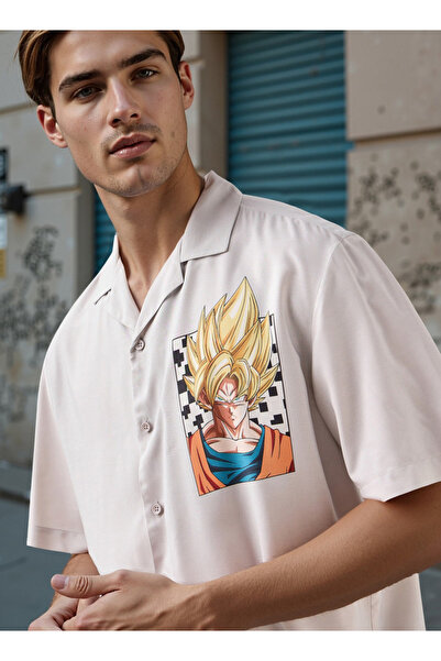 SP Characters قميص مريح بطبعة غوكو مع ياقة معسكر وأكمام قصيرة