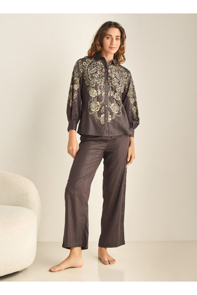 FAV طقم بيجاما بطبعة بيزلي