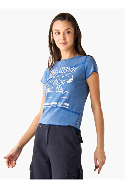 SP Characters تي شيرت بطبعة الفول السوداني مع رقبة دائرية وأكمام قصيرة