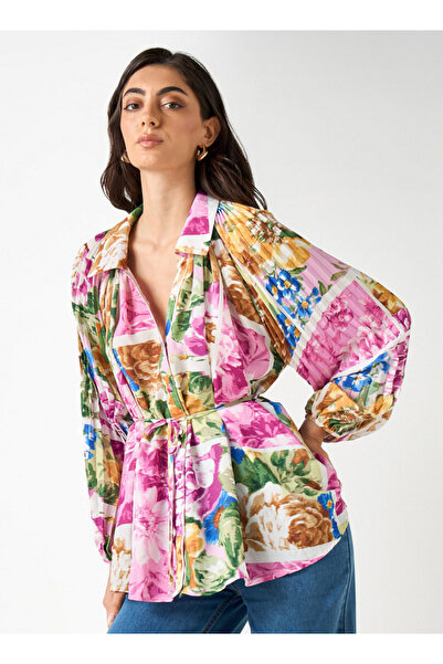 Iconic قميص مطبوع عليه زهور بالكامل مع حزام قابل للربط وأكمام واسعة