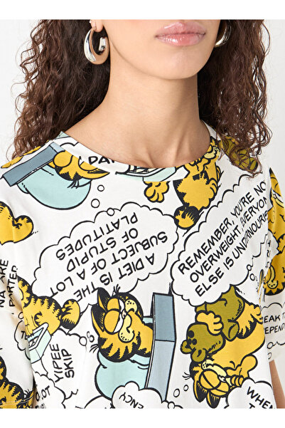 SP Characters تي شيرت طويل بأكمام قصيرة وطبعة غارفيلد بالكامل