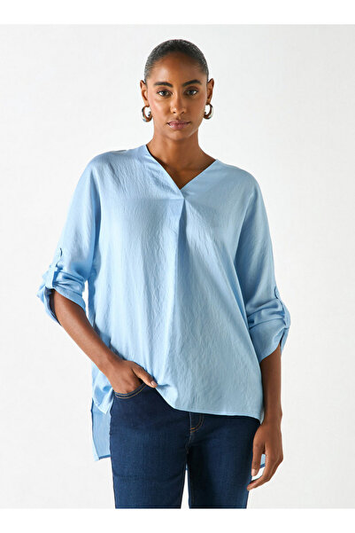 FAV بلوزة ذات رقبة على شكل حرف V وأكمام طويلة