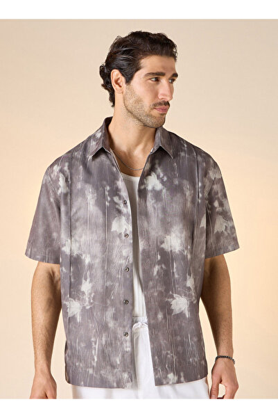 Iconic قميص مطبوع بالكامل وأكمام قصيرة