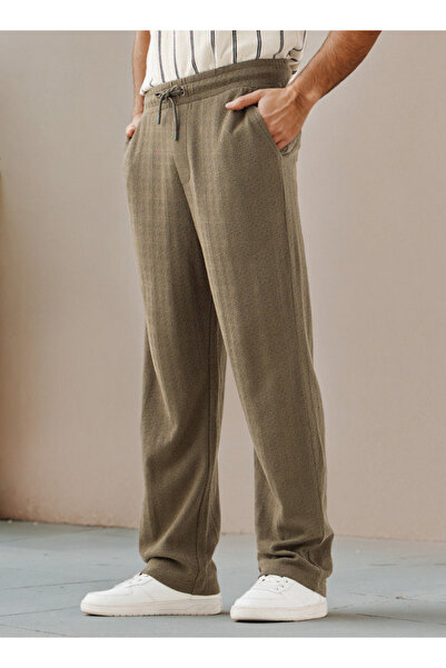 Iconic بنطلون بقصّة عادية ومزخرف مع جيوب