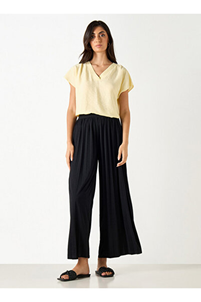 FAV Textured V-neck Top with Extended Sleeves