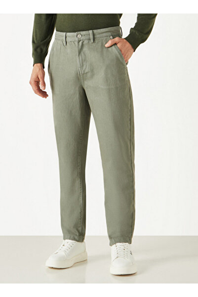 FAV Solid Relaxed Fit Jeans with Button Closure