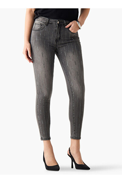 2Xtremz بنطال جينز مزين بأزرار للإغلاق