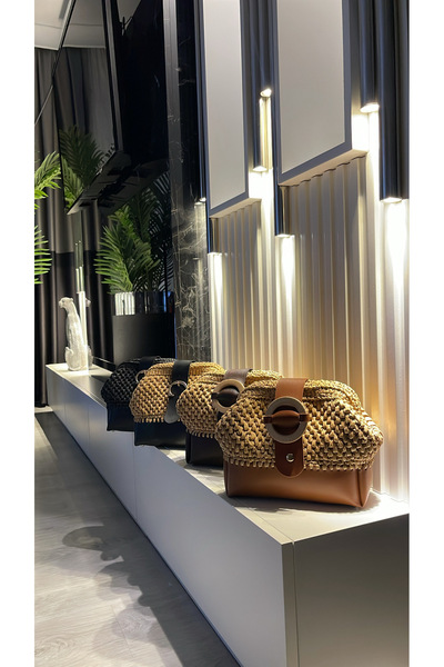 WOMANBAG حقيبة كلاتش مصنوعة يدويًا مع إكسسوارات من الجلد (35×22 سم) لون أسمر