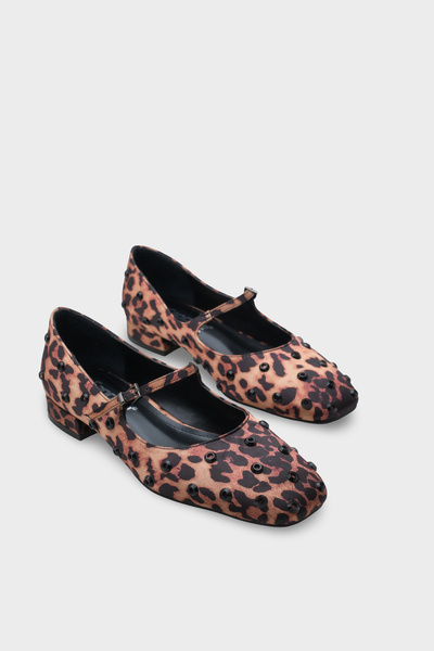 Capone Outfitters Shayla Blunt Toe Studded Buckle Women's Ballerinas