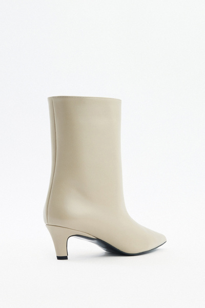 LUTVELIZADE Bot 2515 - Sivri Burun Dikiş Detaylı Bej Kadın Bot