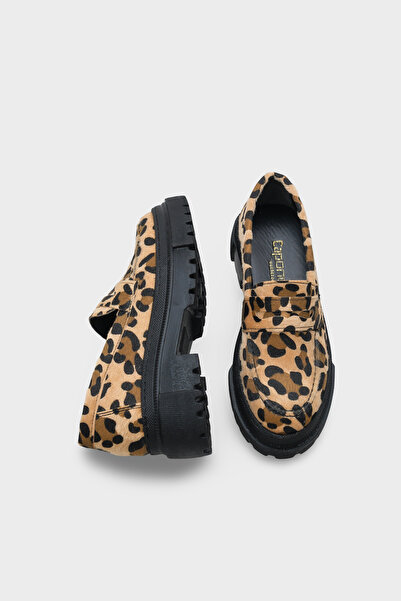 Capone Outfitters Fania ovális orrú, trak talpú lakkbőr női loafer