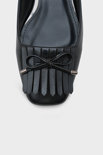 Capone Outfitters Kelsy Blunt Toe Tasseled Short Heeled Women's Ballerinas