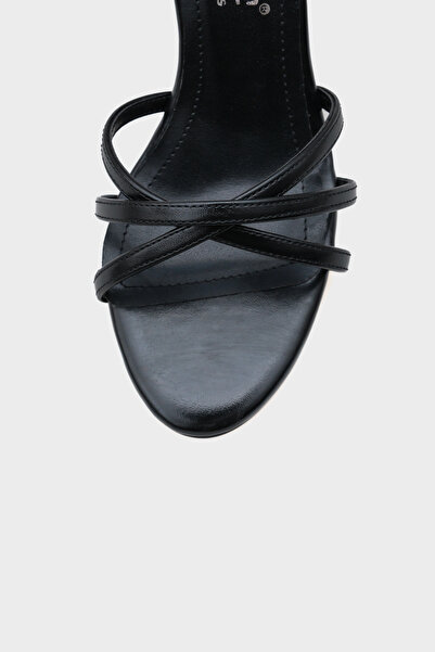 Capone Outfitters Stefanie Round Toe Strappy Mid Heel Women's Sandals