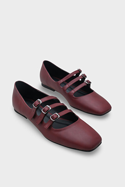 Capone Outfitters Marcelle Blunt Toe Three Buckle Strap Women's Ballerinas