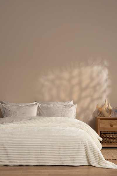 Puffy Sova Single Wellsoft Blanket - Champagne