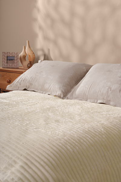 Puffy Sova Single Wellsoft Blanket - Champagne