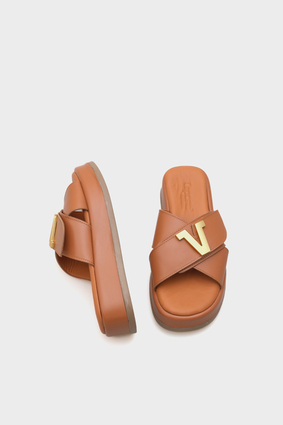 Capone Outfitters Γυναικείες παντόφλες Comfort με γνήσιο δέρμα Dara με λουράκι V με αγκράφα με σφήνα τακούνι