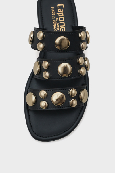 Capone Outfitters Γυναικείες παντόφλες Kate Banded Metal Accessories με ίσιο τακούνι και στρογγυλή μύτη