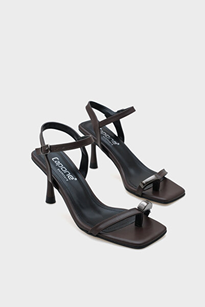 Capone Outfitters Cindy Blunt Toe Heeled Ankle Strap Flip Flops Women's Sandals