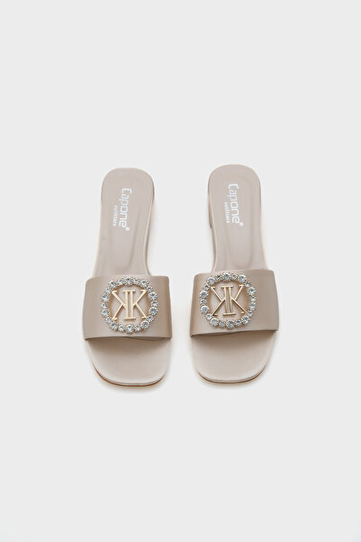 Capone Outfitters Γυναικείες παντόφλες με κοντό τακούνι Malka Round Blunt Toe Stone Buckle