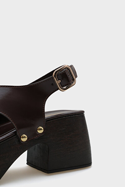 Capone Outfitters Dusty Cross Ankle Strap Women's Sabo