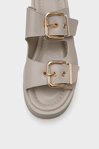 Capone Outfitters Γυναικείες παντόφλες Marley με διπλή πόρπη με σφήνα τακούνι