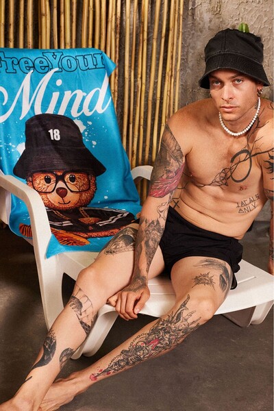 Plus Eighteen 140X75Cm Free Your Mind Beach Towel