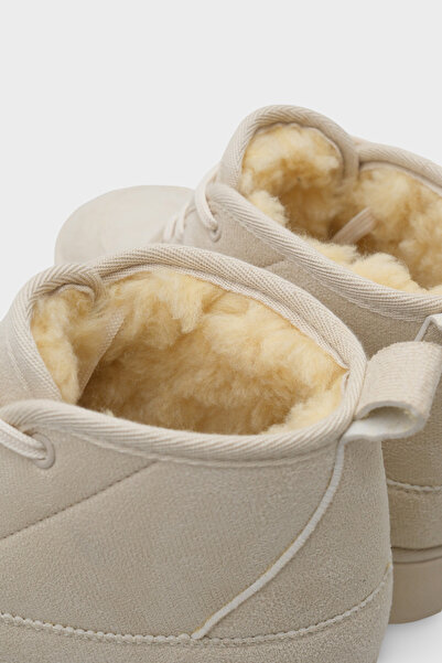 Capone Outfitters Šněrovací chlupaté dámské boty s kulatou špičkou se silnou podrážkou