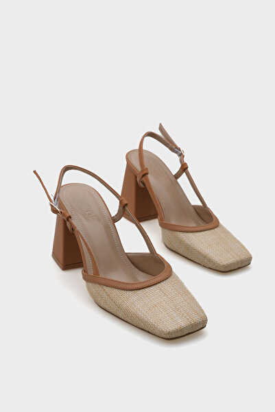 Capone Outfitters Γυναικεία παπούτσια Paige Open Back Blunt Toe με χοντρό τακούνι από άχυρο