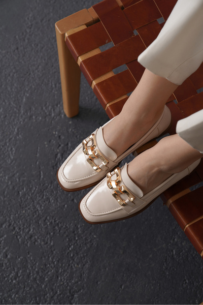 Capone Outfitters Жіночі туфлі-мокасини Carina з металевою пряжкою