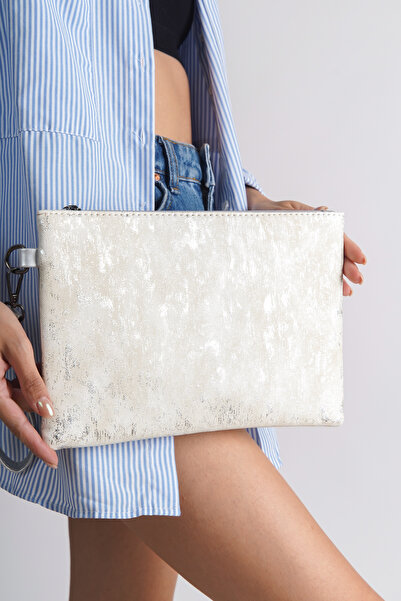 Capone Outfitters Paris Women's Clutch Bag - Stylish and Practical Design