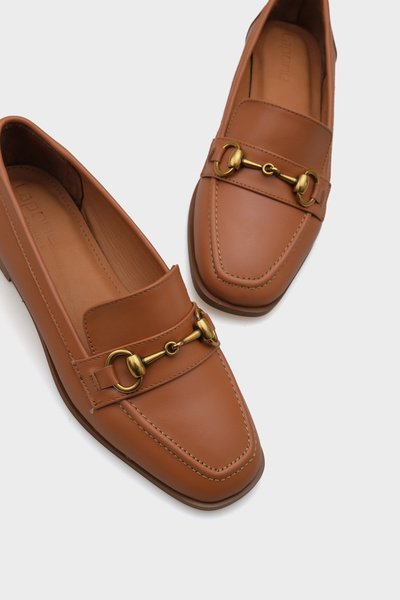 Capone Outfitters Жіночі мокасини з натуральної шкіри з металевою пряжкою Carly