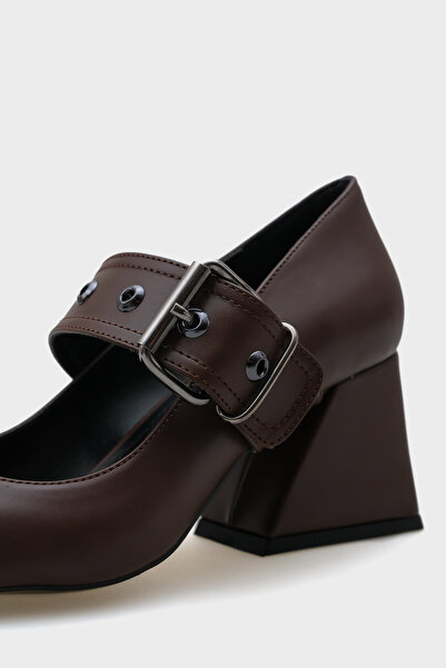 Capone Outfitters Roda Pointed Toe Medium Heeled Metal Buckle Women's Shoes