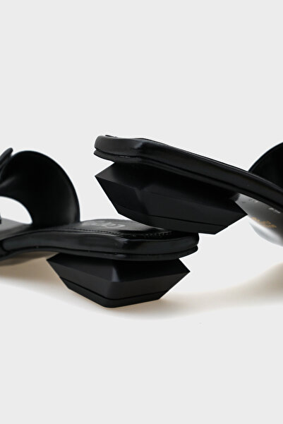 Capone Outfitters Malia Короткі підбори на підборах на пряжці з лакованої шкіри Croco жіночі капці