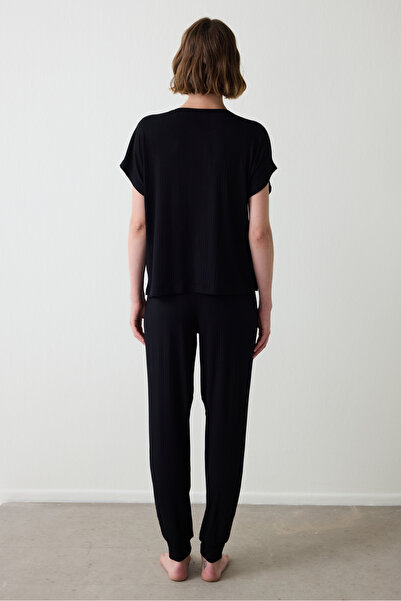 Penti Čierna pyžamová súprava Weekend Time s krátkym rukávom a výstrihom