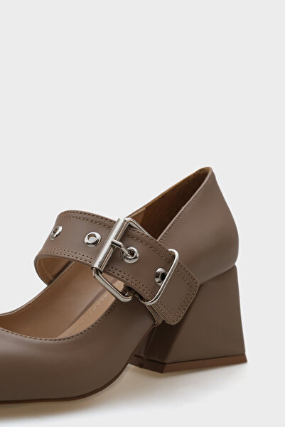 Capone Outfitters Roda Pointed Toe Medium Heeled Metal Buckle Women's Shoes